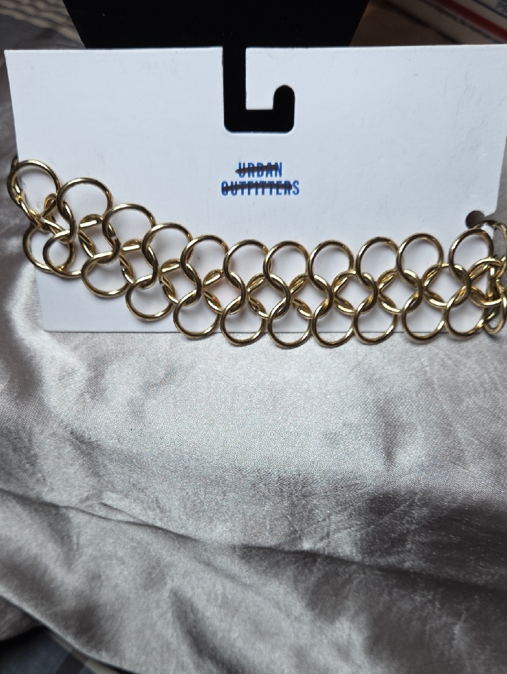 Urban Outfitters Gold Interlocking Circle Link Choker